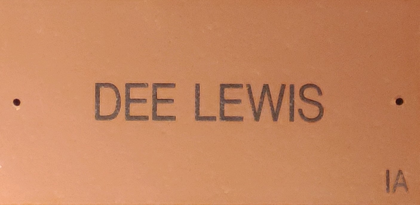 Dee Lewis